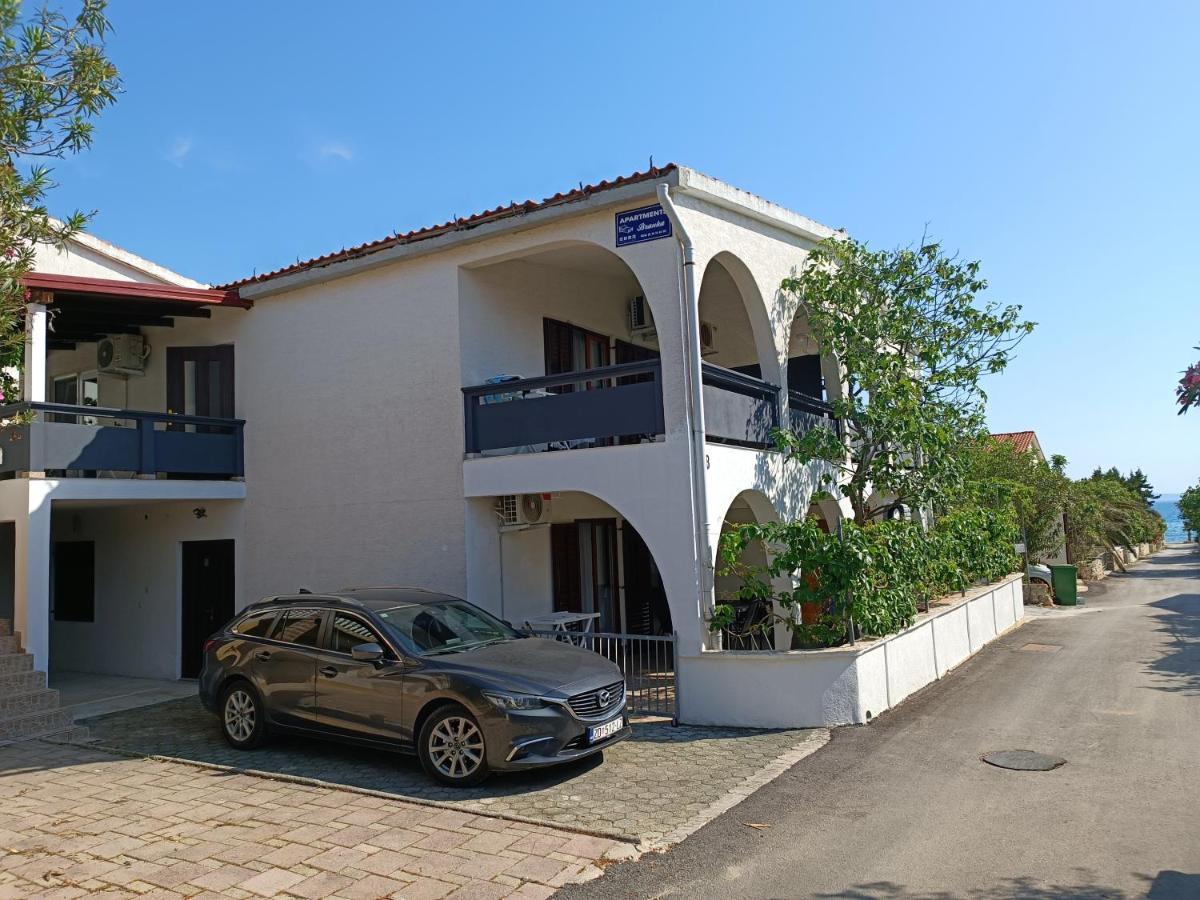 Branka- 4 In House- 1 Has Jacuzzi Apartment