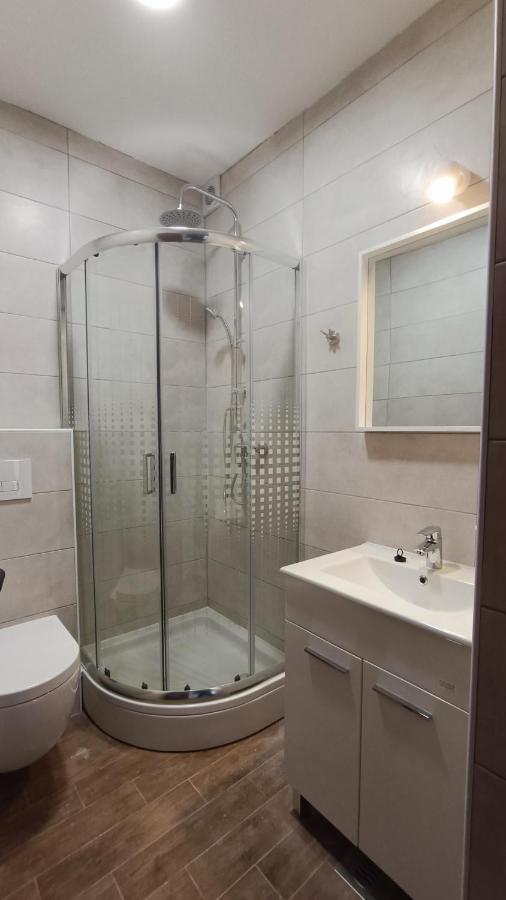 Branka- 4 In House- 1 Has Jacuzzi * Vir