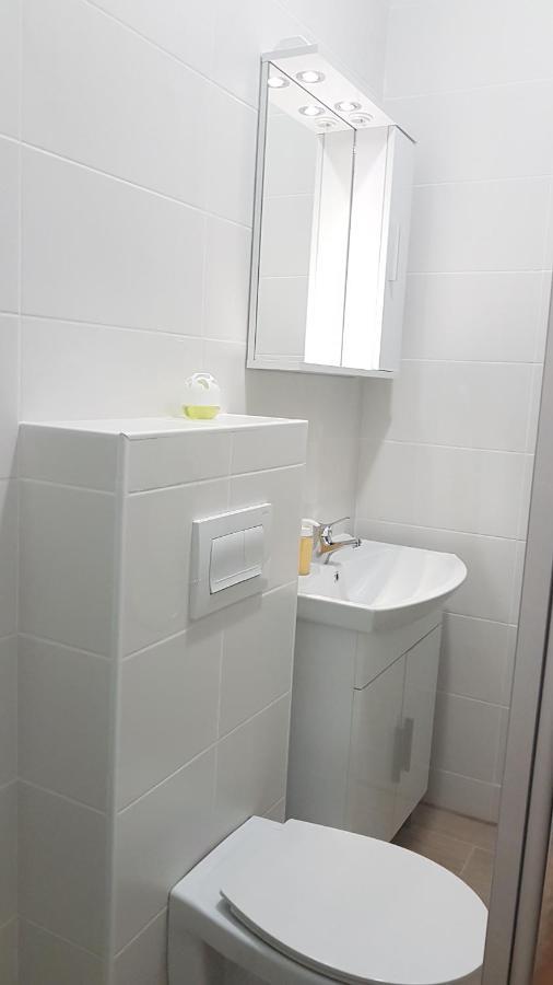Branka- 4 In House- 1 Has Jacuzzi *