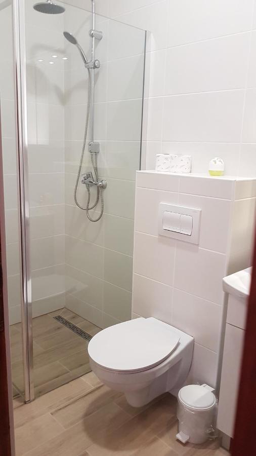Branka- 4 In House- 1 Has Jacuzzi *