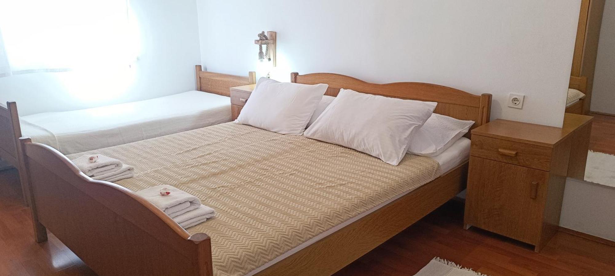 Branka- 4 In House- 1 Has Jacuzzi Apartman