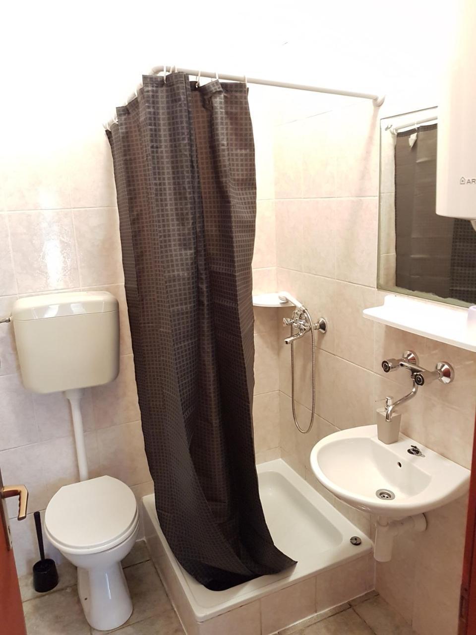 Branka- 4 In House- 1 Has Jacuzzi * Vir
